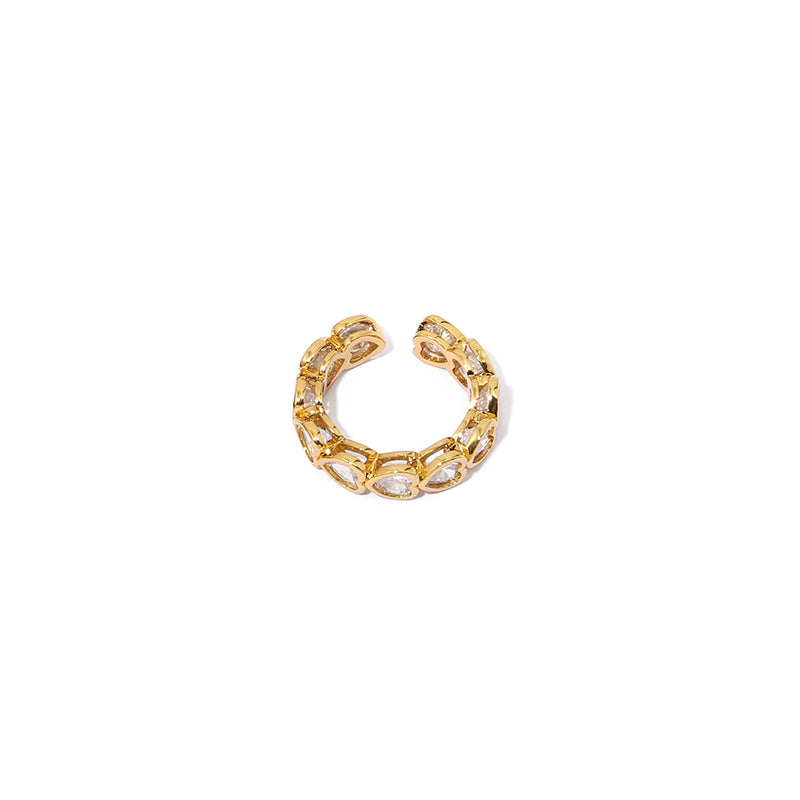 This image displays a hollow heart shaped zircon ring with a minimalist vintage design. The ring features black and white zircon stones and an 18K gold-plated brass structure. It's a perfect accessory for those who enjoy delicate and retro-chic jewelry styles. Ideal for casual and evening wear, it adds a modern touch to any outfit.