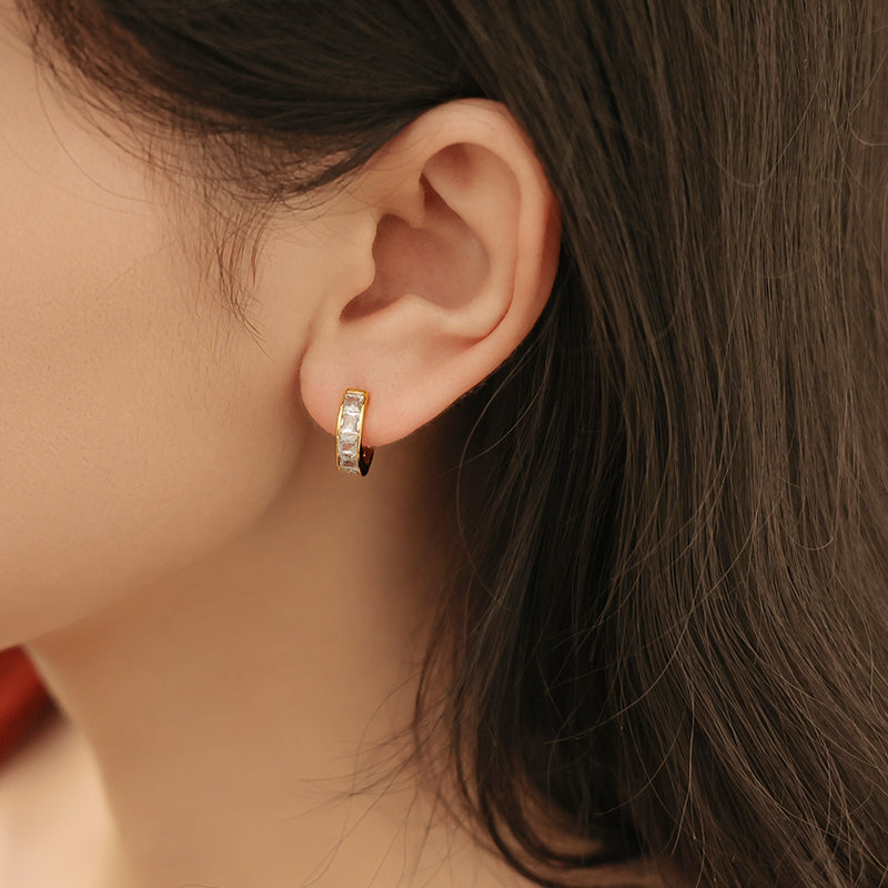 Zircon-Embellished Metal Hoop Earrings
