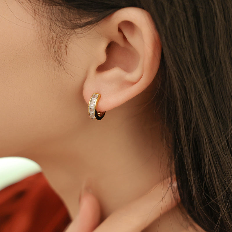 Zircon-Embellished Metal Hoop Earrings