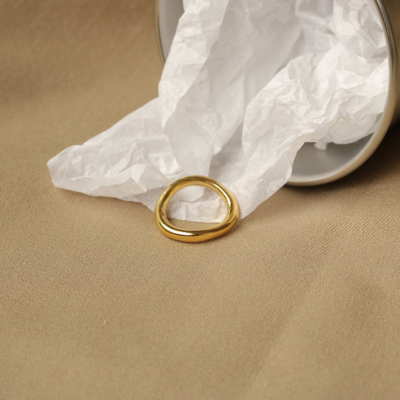 Minimal Glossy Gold Circle Ring