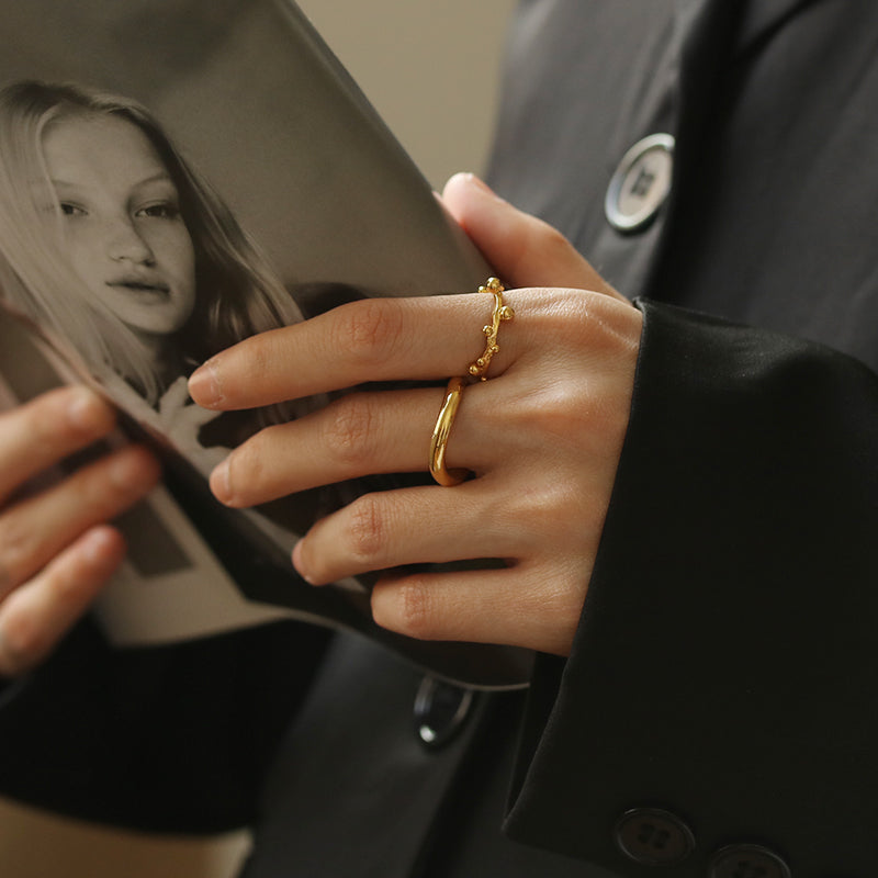 Minimal Glossy Gold Circle Ring